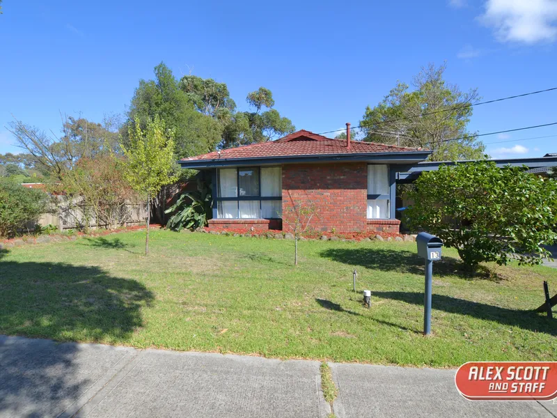 PRIME LOCATION!! - GARDENER INCULDED