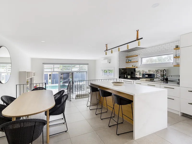 AVALIABLE FOR 6 MONTH LEASE