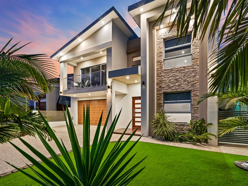 PRESTIGIOUS FAMILY HOME IN OUTSTANDING LOCATION