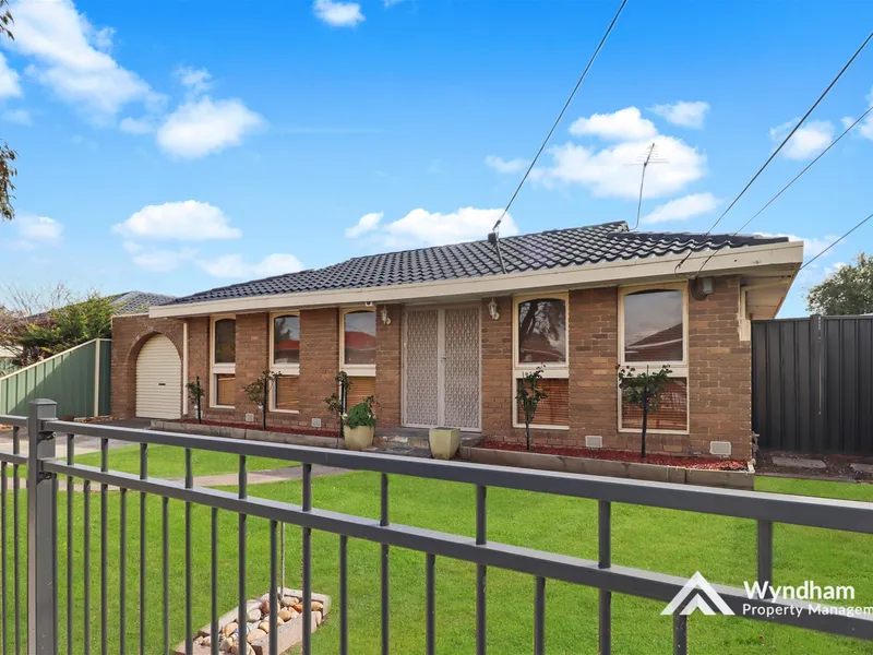 One of Woodville's Best - Walk to the Station