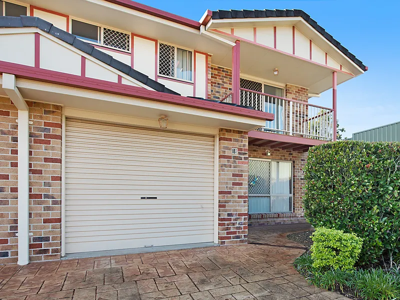 3 bedroom Townhouse in boutique Aspley Chase complex