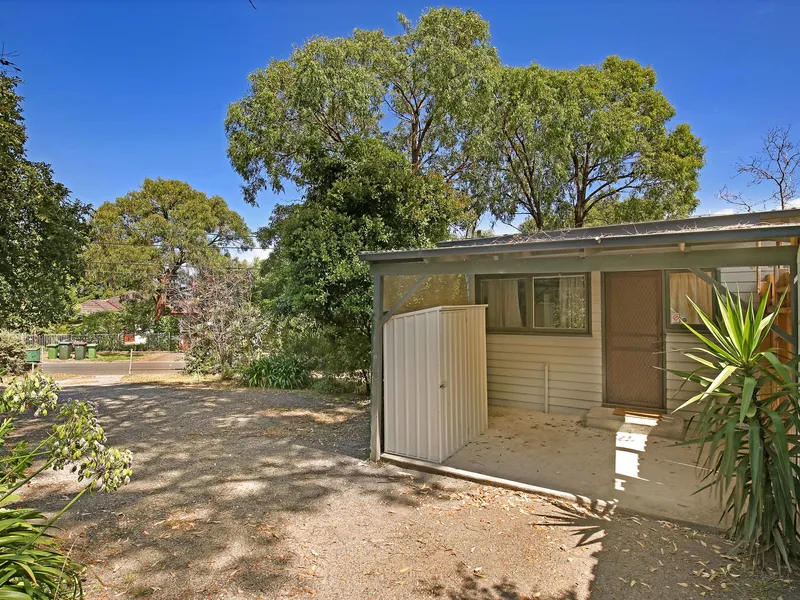 RIGHT AND SPACIOUS MINUTES WALK TO TRAIN STATION