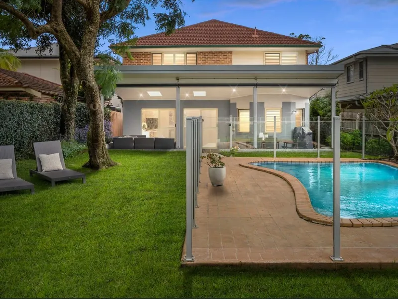 Family entertainer on large level block