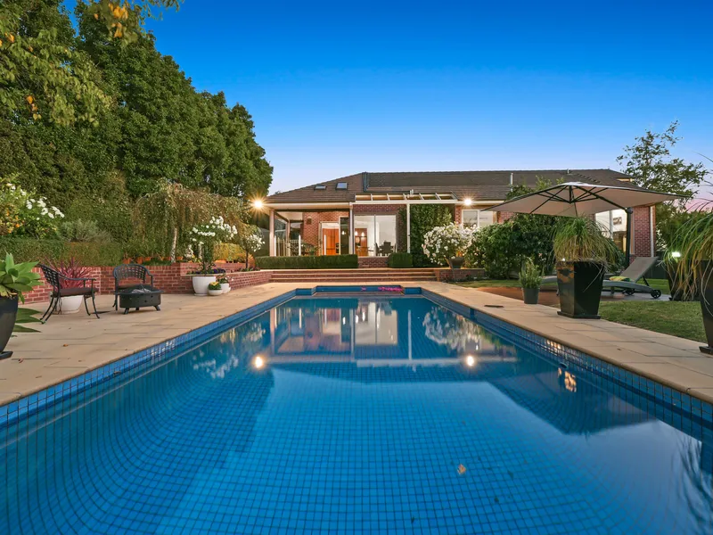 Luxurious Lifestyle on over a third of an Acre 