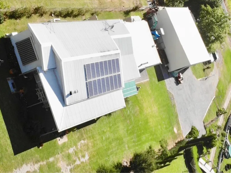 12 yr old...Sheds to please any man & one to put your van...nothing to do!