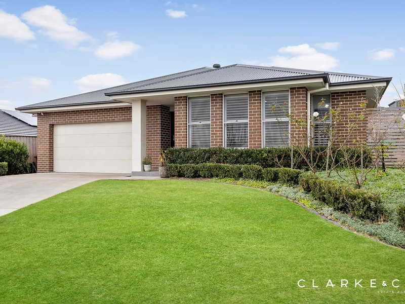 AMAZING VALLEY VIEWS WITH LUXURY FAMILY HOME!