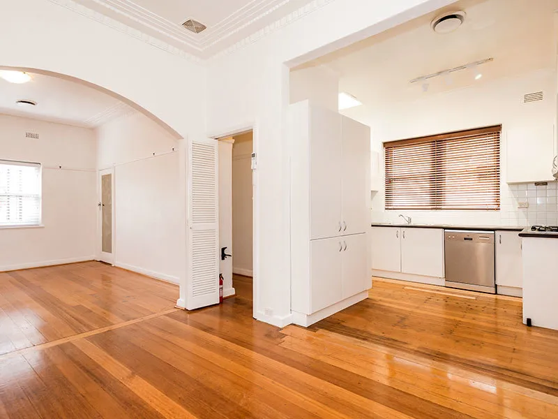 BEAUTIFULLY RENOVATED 2 BED + STUDY