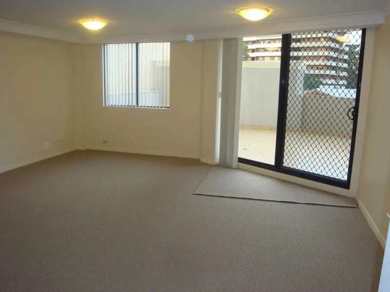 Spacious Two Bedroom Apartment in Prime Location