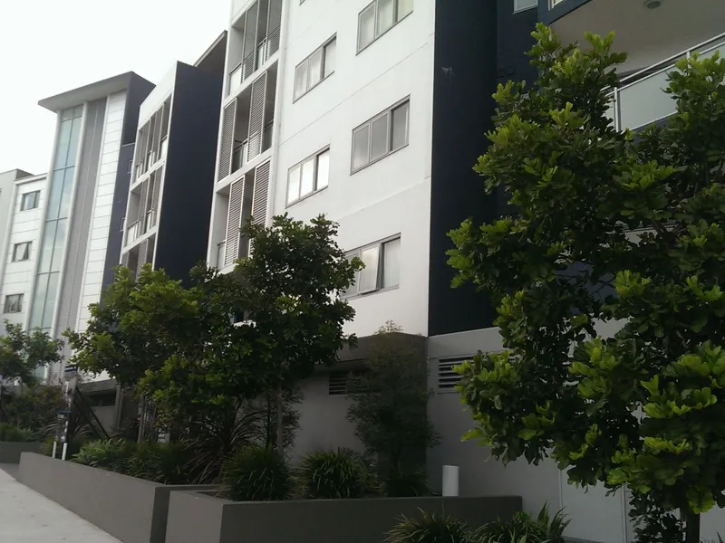 Woooo... Beautiful 2 Bedroom! Full Furnished! Mins walk to the Train Station! Heart of Canterbury!