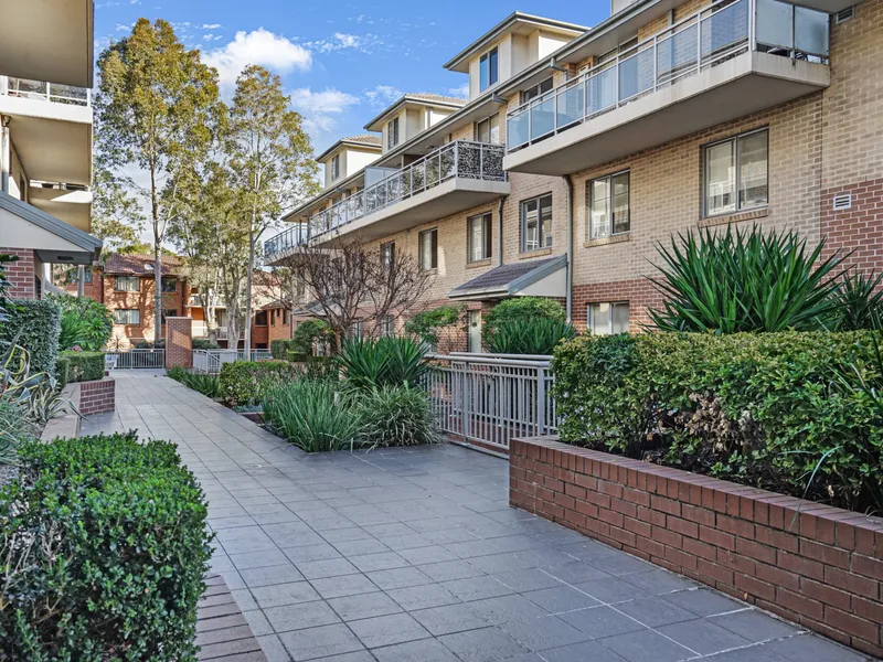 Stunning Top Floor Apartment with 2 Balconies!
