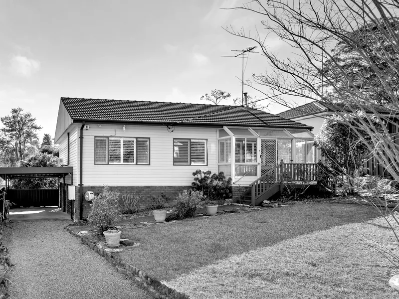 CORNER COTTAGE - OPPORTUNITY AWAITS!