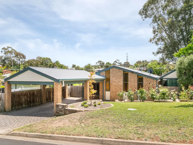Beautifully presented family home in popular Flagstaff Hill!
