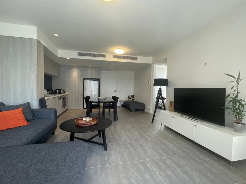 RESORT STYLE LIVING | TOP FLOOR APARTMENT!