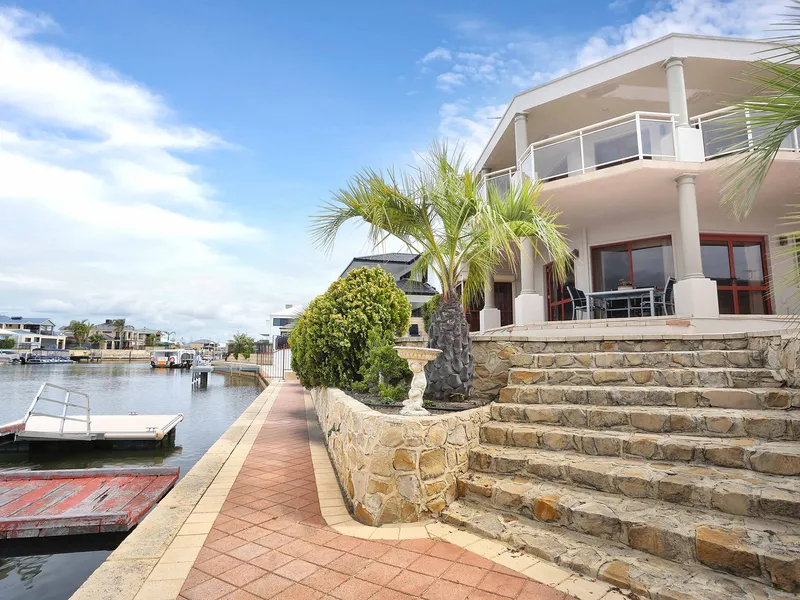 Live The Dream - Sensational Waterfront Living with Private Jetty