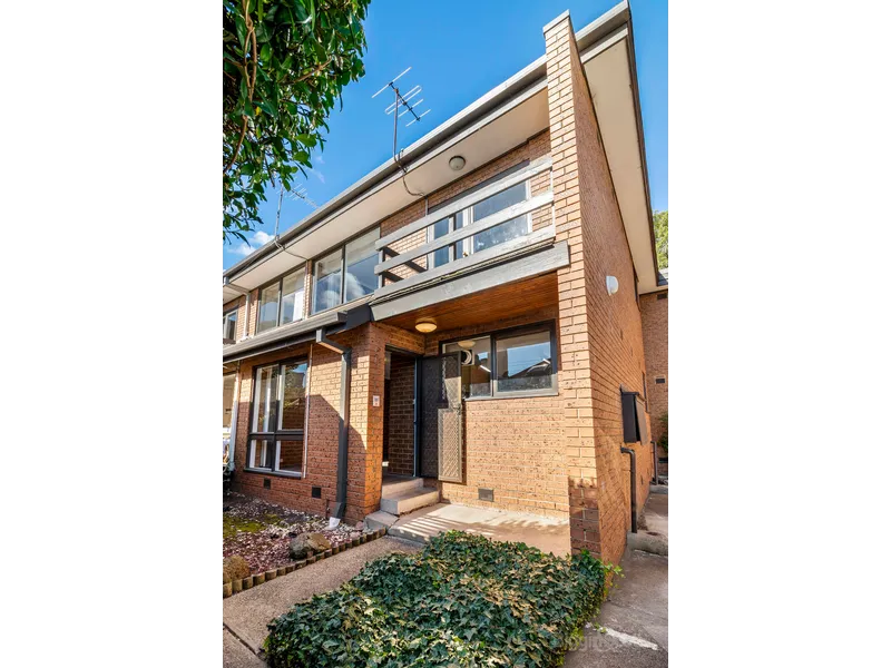 UNLIMITED POTENTIAL IN CONVENIENT CITY-EDGE LOCALE