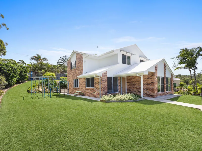 Sea Views, Ocean Breezes & Space! 1,341m2 Block!