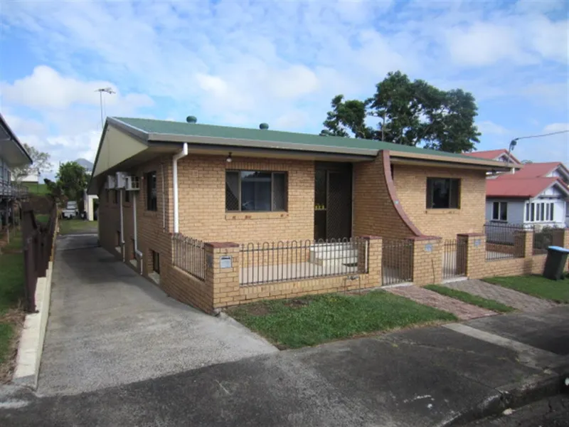 House with 3 units on 1012m2...