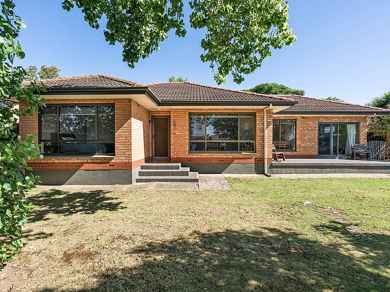 With space & versatility, this family home is ready for you to customise, move in & make your own.