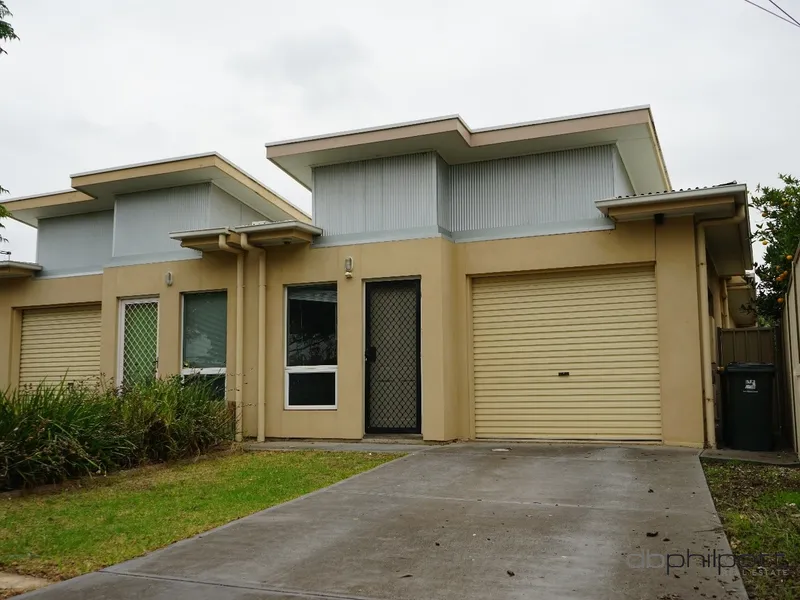 COURTYARD HOME IN NEAR CITY LOCATION