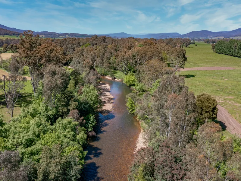 Unique King Valley River Property