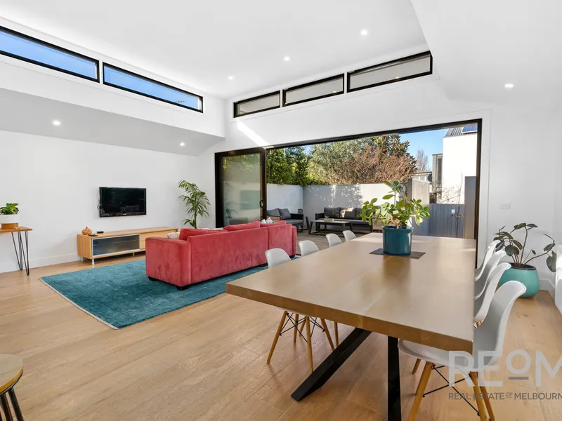 Modern living 3 bed in St Kilda east available