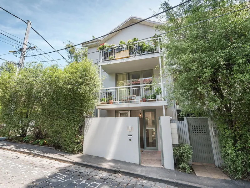 RENOVATED THROUGHOUT ULTRA MODERN 1 BEDROOM WITH OSP  TO CONFIRM ATTENDANCE VIA  EMAIL rentals@halfapercent.com.au