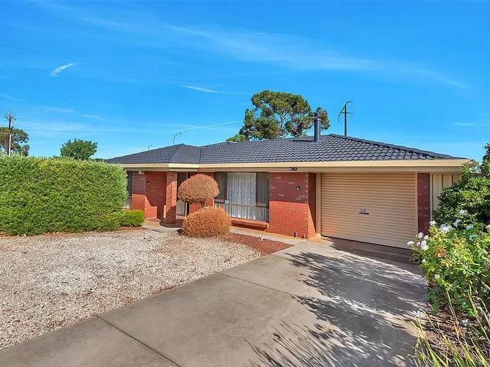 Impeccable Presentation on 940m2 Block