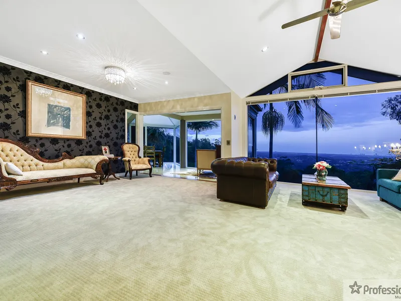 PANORAMIC VIEWS TO THE GOLD COAST - DUAL LIVING POTENTIAL