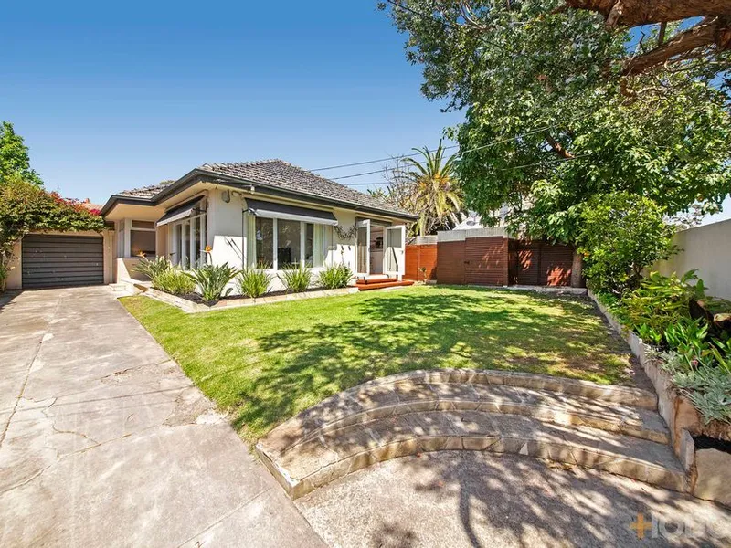 Please contact Molly Rogerson to arrange an inspection; sandringhampm2@hodges.com.au