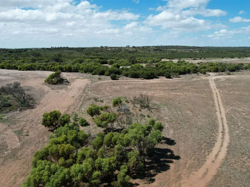 78.6h offers future subdivision opportunity!