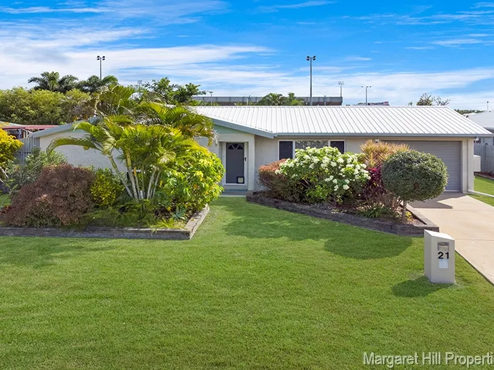 ENTERTAINERS' PARADISE - EXCELLENT LOCATION