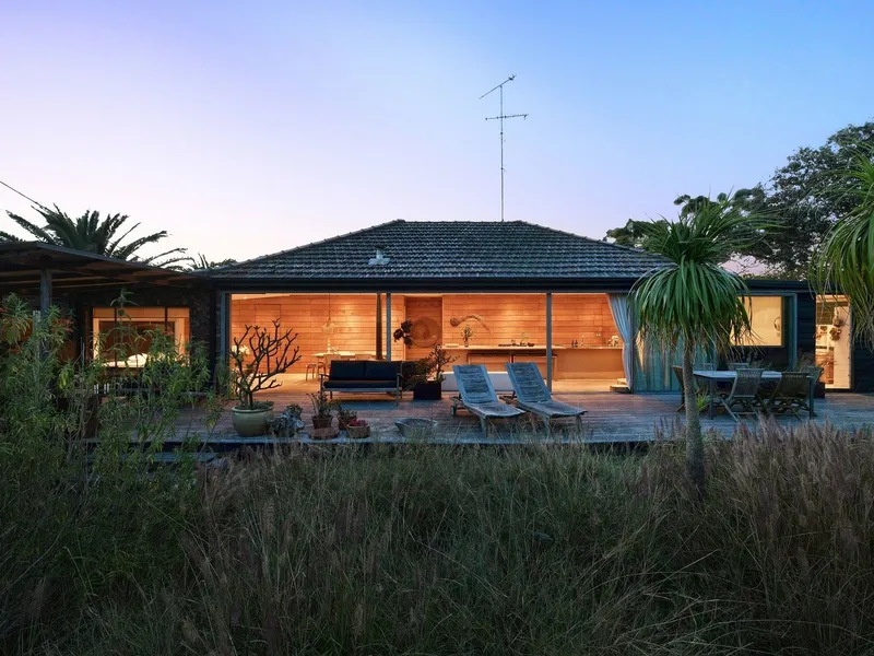 Hidden Gem - Footsteps to the Beach! Available For 3-6 Months Lease