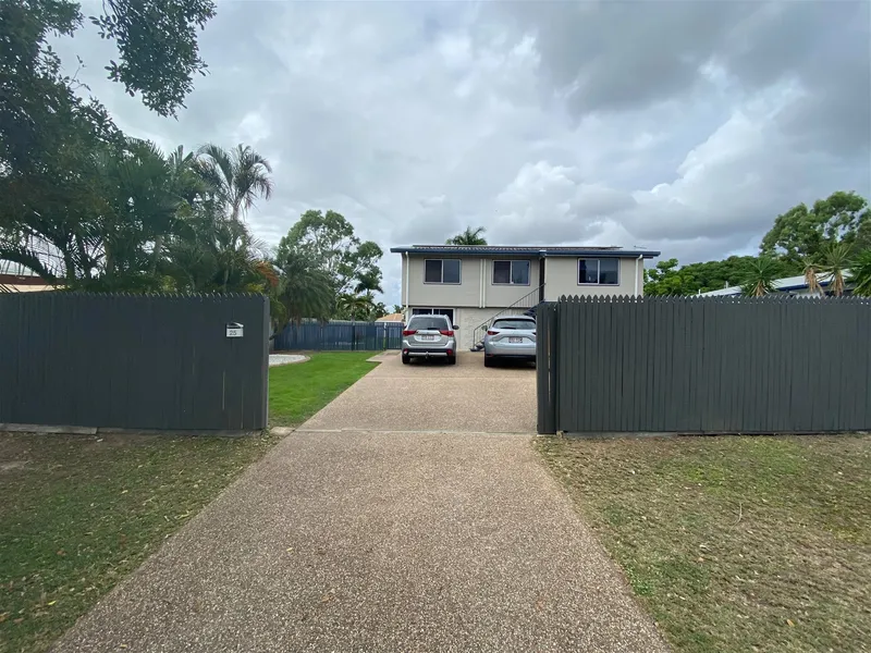 Spacious Queenslander, newly renovated with Resort Style Pool