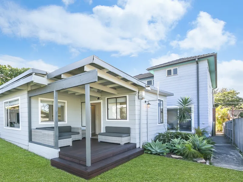 Stylish furnished granny flat in quiet street setting