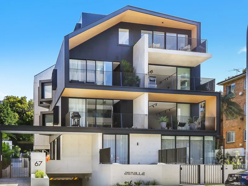 Luxury Three Bedroom Executive Apartment In Boutique Designer Building