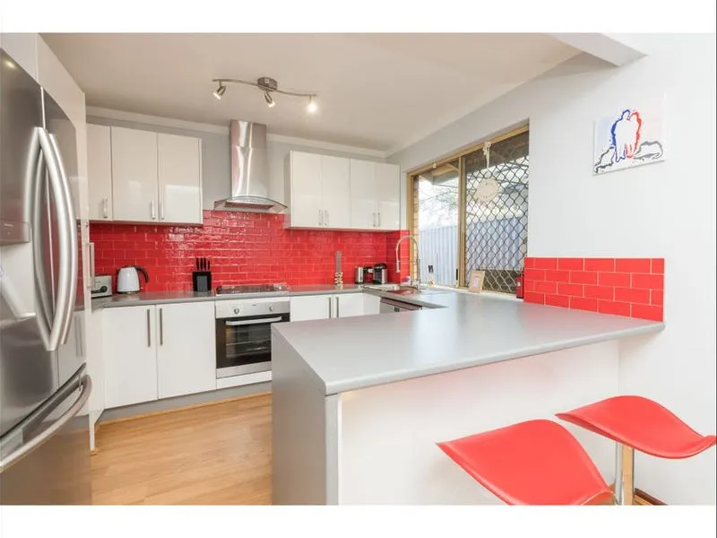 CLEAN, WELL MAINTAINED VILLA IN SMALL COMPLEX