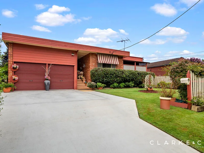 HUGE HOME IN AMAZING LOCATION!