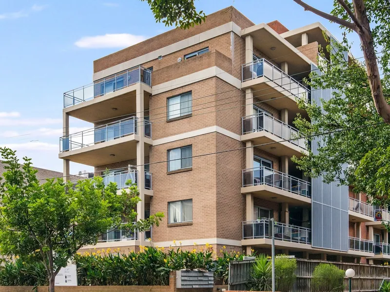 Modern Apartment With Views & Only Minutes Walk to Bankstown CBD