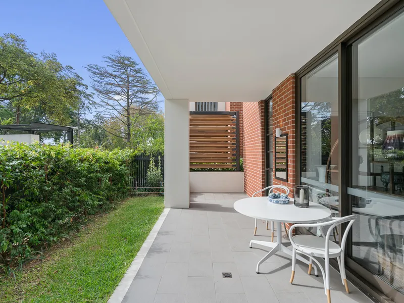 Spacious 2 Bedroom Ground Floor Apartment with North Facing Courtyard 