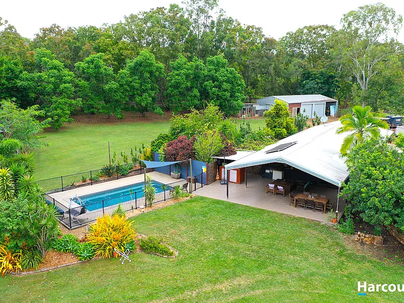 BEAUTIFUL FAMILY HOME ON 17 ACRES JUST MINUTES TO CHILDERS