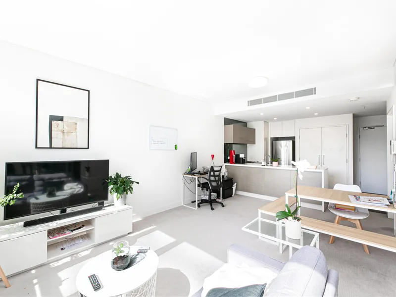 Designer 1 Bedroom Apartment with District Views priced to sell