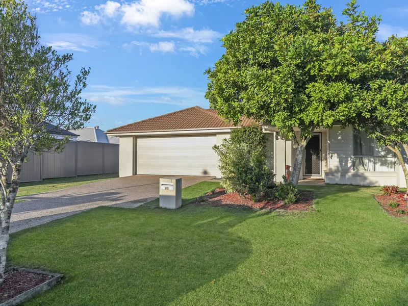 Family Home and Tradie's Paradise in Popular Sandstone Lakes Estate