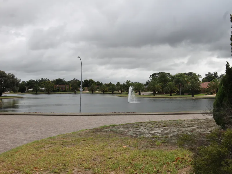 SPACIOUS RENOVATED TOWNHOUSE WITH LAKE VIEWS ! 