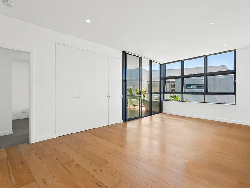 Northeast Facing Ocean & Parkview Apartment