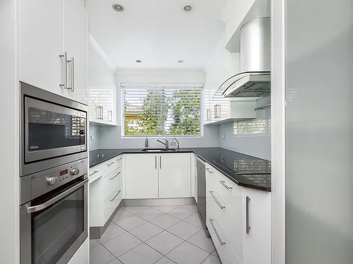 Wonderfully Presented & Renovated Apartment