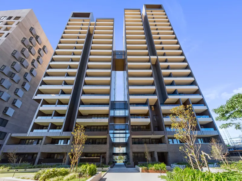 LUXURY AWAITS ll 2 BED + STUDY !