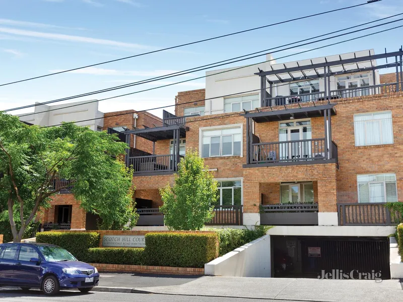 Peaceful oasis, prized Scotch Hill position