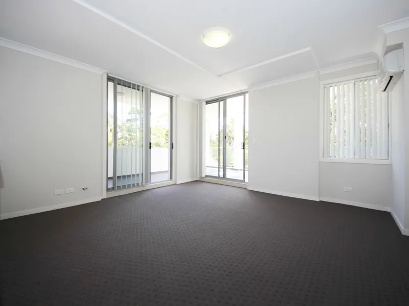 Spacious & Convenient 2 Bedroom Apartment with recently installed Floorboard