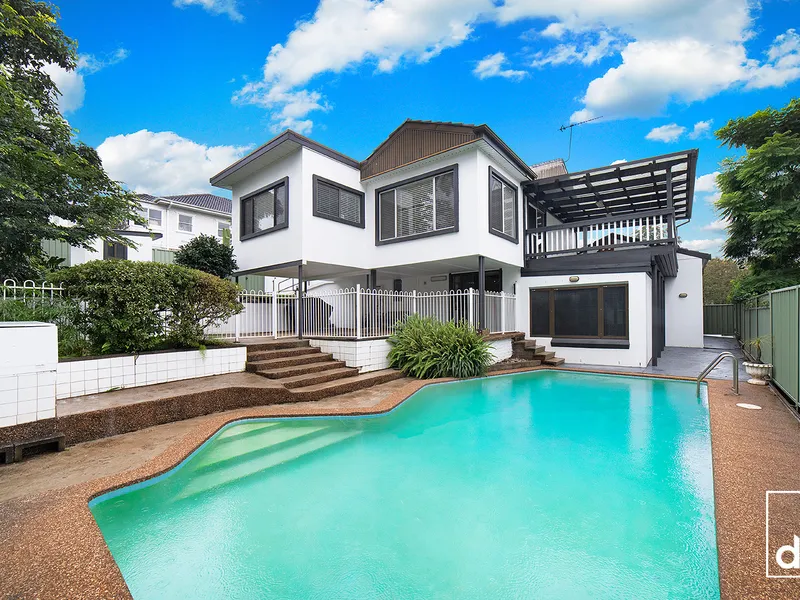 ULTIMATE FAMILY HOME WALKING DISTANCE TO PARKS & SCHOOLS