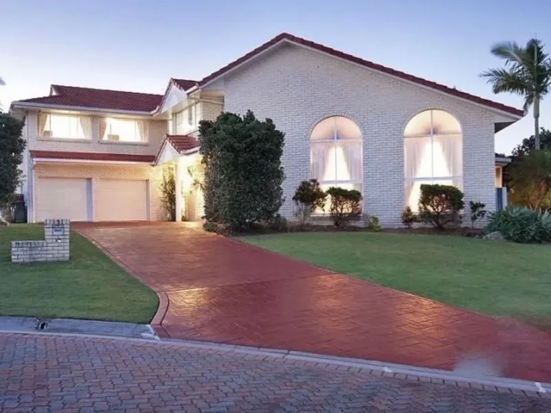 STUNNING FAMILY HOME IN MIDDLE PARK. AVAILABLE 10 MARCH 2024.